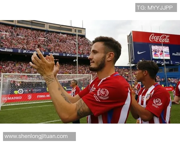 马德里竞技主帅因战绩不佳遭到开除,球迷不满连夜抗议 马德里竞技主帅因战绩不佳遭到开除,球迷不满连夜抗议